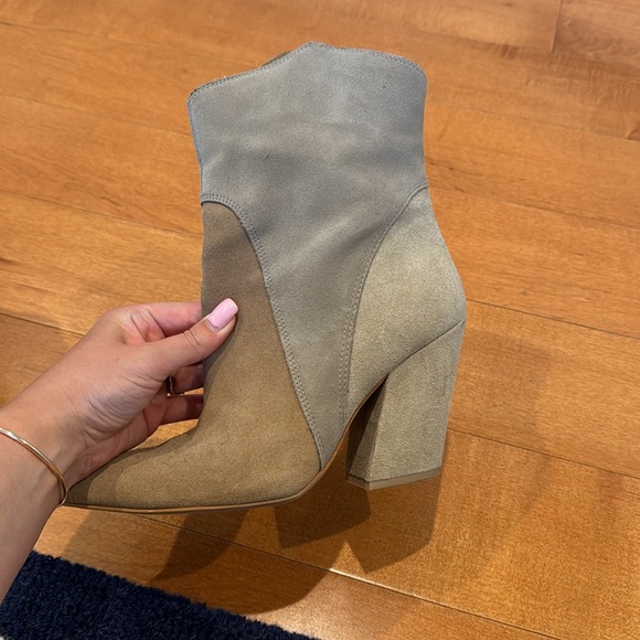 Size 8.5 Dolce Vita Boots - Picture 6 of 12